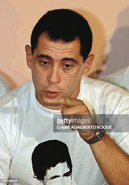 Juan Miguel Gonzalez, father of Elian Gonzalez, responds to questions during a press conference 07 January 2000. Juan Miguel Gonzalez, padre del nino...