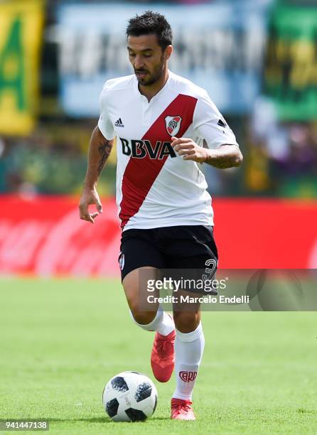 Ignacio Scocco of River Plate drives the ball during a match between Defensa y Justicia and River Plate as part of Superliga 2017/18 at Norberto...