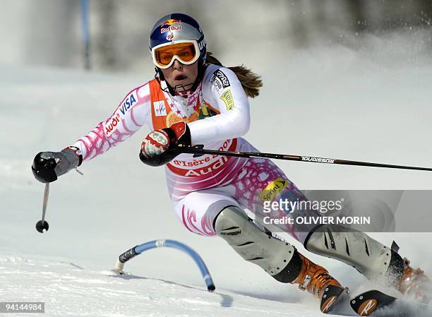 S Lindsey Vonn competes during the women's slalom first run on February 14, 2009 in Val'Isere during the World Ski Championships. AFP PHOTO / OLIVIER...