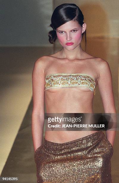 Model presents a minimalist golden ensemble for Stella Cadente during the Autumn-Winter 2000/2001 ready-to-wear collections in Paris 26 February 2000.