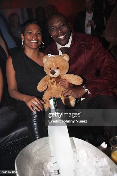 Nia Long and Terrell Owens attend his birthday party at M2 Ultra Lounge on December 7, 2009 in New York City.