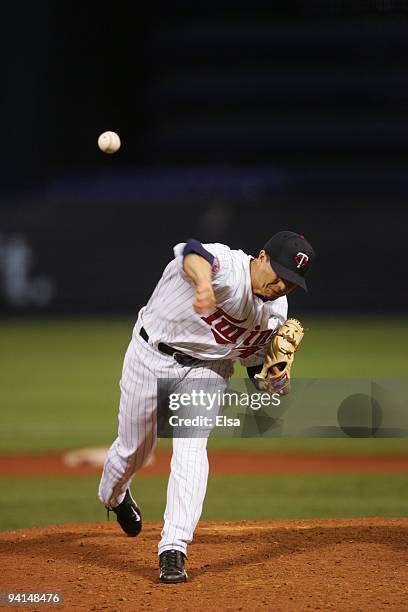 Kyle Lohse of the Minnesota Twins throws a pitch against the San Francisco Giants during the game on June 15, 2005 at the Hubert H. Humphrey...