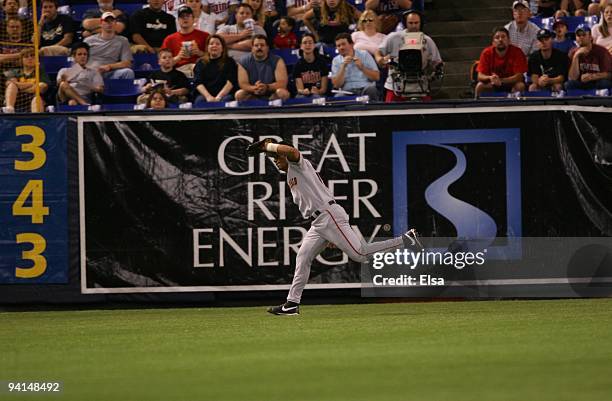 Moises Alou of the San Francisco Giants makes a catch against the Minnesota Twins during the game on June 15, 2005 at the Hubert H. Humphrey...