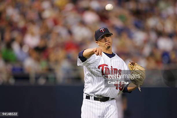 Kyle Lohse of the Minnesota Twins throws the ball against the San Francisco Giants during the game on June 15, 2005 at the Hubert H. Humphrey...