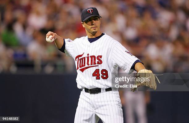 Kyle Lohse of the Minnesota Twins throws the ball against the San Francisco Giants during the game on June 15, 2005 at the Hubert H. Humphrey...