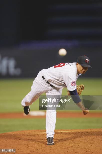Kyle Lohse of the Minnesota Twins throws a pitch against the San Francisco Giants during the game on June 15, 2005 at the Hubert H. Humphrey...