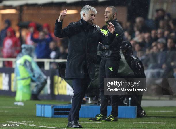 Atalanta BC coach Gian Piero Gasperini shows his dejection during the serie A match between Atalanta BC and UC Sampdoria at Stadio Atleti Azzurri...