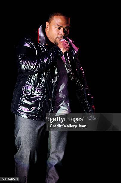 Timbaland performs at the release of Shock Value II hosted by Verizon and BlackBerry on December 5, 2009 in Miami Beach, Florida.