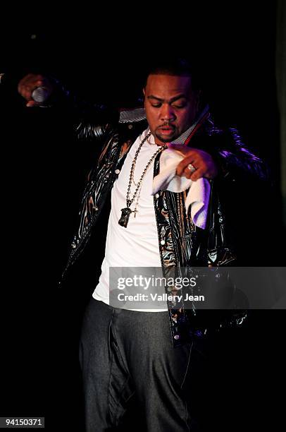 Timbaland performs at the release of Shock Value II hosted by Verizon and BlackBerry on December 5, 2009 in Miami Beach, Florida.