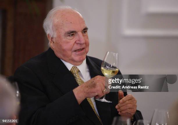 Former German Chancellor Helmut Kohl raise a glass of sparkling wine during a private dinner at Bellevue Pallace on December 8, 2009 in Berlin,...