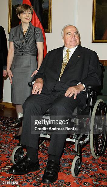 Former German Chancellor Helmut Kohl and his wife Maike Richter-Kohl attend a private dinner at Bellevue Pallace on December 8, 2009 in Berlin,...