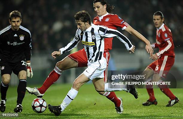 Bayern Munich's Belgian defender Daniel van Buyten fights for the ball with Juventus' forward Alessandro Del Piero during their UEFA Champion's...