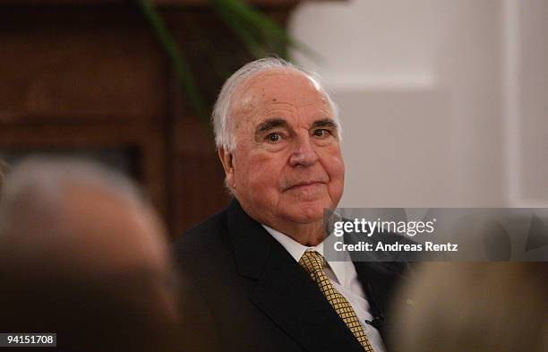 Former German Chancellor Helmut Kohl attends a private dinner at Bellevue Pallace on December 8, 2009 in Berlin, Germany. German President Horst...