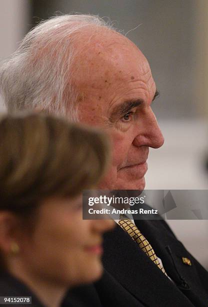 Former German Chancellor Helmut Kohl and his wife Maike Richter-Kohl attend a private dinner at Bellevue Pallace on December 8, 2009 in Berlin,...