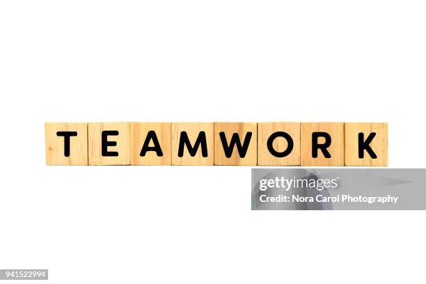 teamwork text on wood blocks on white background - jogo de palavras imagens e fotografias de stock
