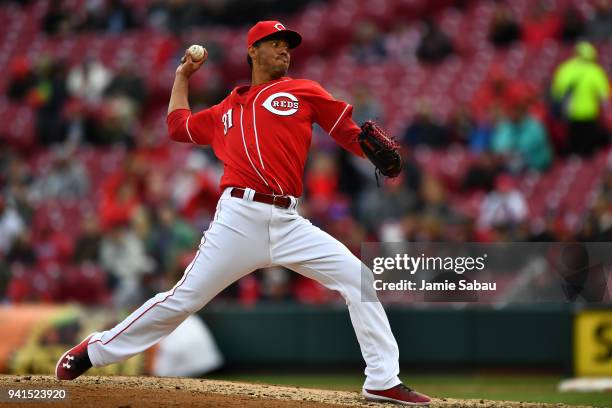 Yovani Gallardo of the Cincinnati Reds pitches against the Washington Nationals at Great American Ball Park on April 1, 2018 in Cincinnati, Ohio....