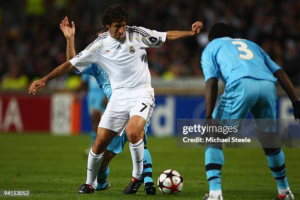 Raul Gonzalez of Real cuts between Benoit Cheyrou and Taye Taiwo during the Marseille v Real Madrid UEFA Champions League Group C match at the Stade...