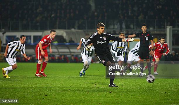 Joerg Butt of Bayern executes a penalty kick to score the first goal of his team during the UEFA Champions League Group A match between Juventus...