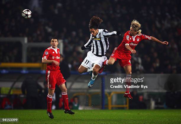 Anatoliy Tymoshchuk of Bayern and Amauri of Juventus vie for a header during the UEFA Champions League Group A match between Juventus Turin and FC...
