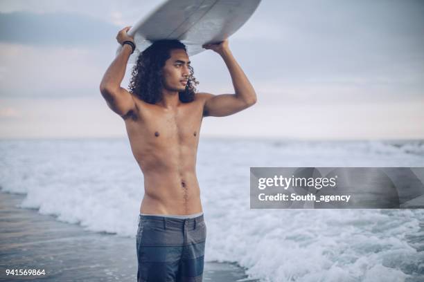 beautiful surfer by the sea - curly waves stock pictures, royalty-free photos & images