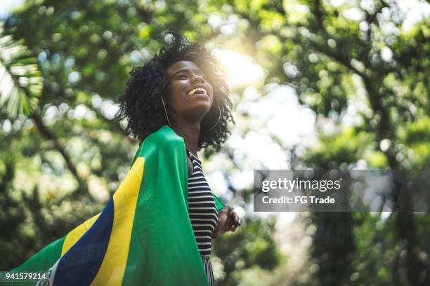 orgoglioso di essere brasiliano - brazilian flag foto e immagini stock