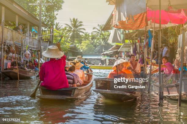 damnoen saduak floating market, thaïland - bangkok floating market stock pictures, royalty-free photos & images