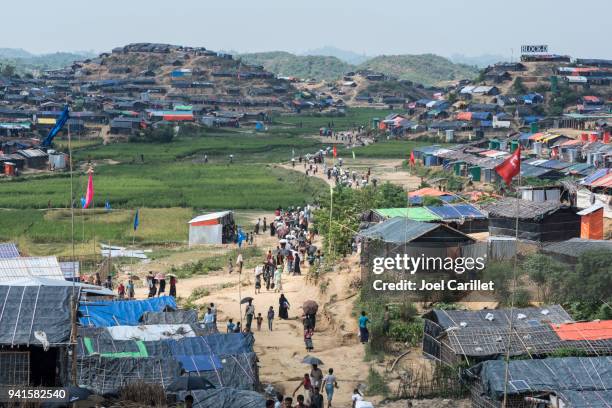 rohingya-gehäuse im flüchtlingslager jamtoli - rohingya refugee crisis stock-fotos und bilder