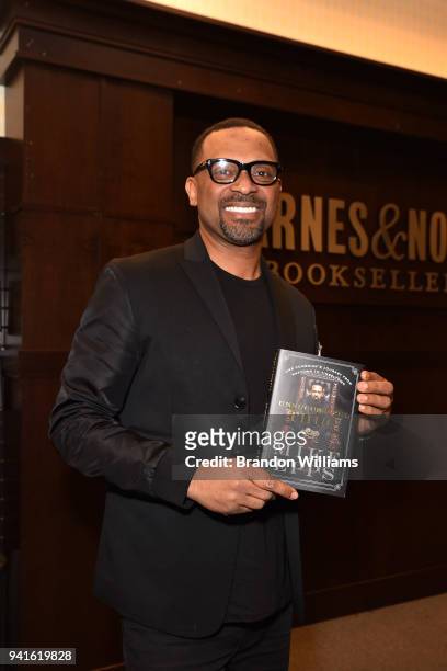 Actor / comedian Mike Epps signs copies of his new book "Unsuccessful Thug" at Barnes & Noble at The Grove on April 3, 2018 in Los Angeles,...