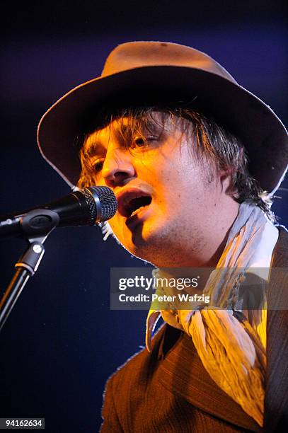 Peter Doherty performs on stage at the Essigfabrik on November 30, 2009 in Cologne, Germany.