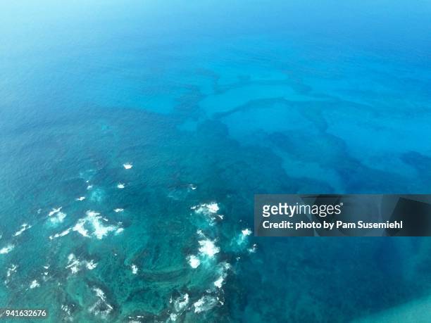 underwater lava field from the air, hawaii - volcán submarino fotografías e imágenes de stock