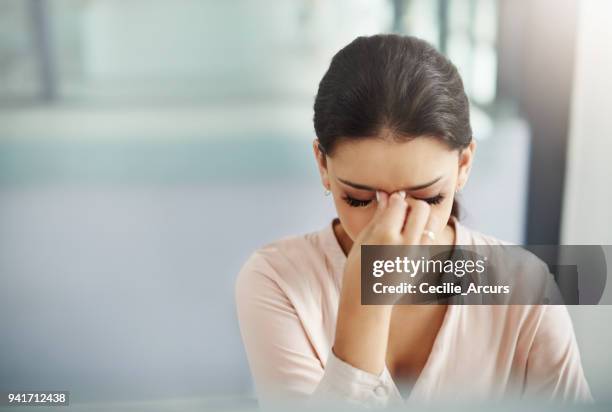 when business becomes unbearable - sinusite imagens e fotografias de stock