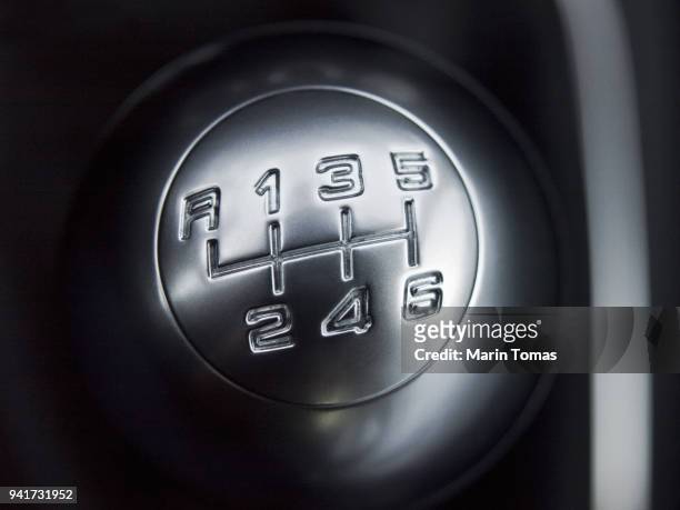 modern car gearbox lever - lever fotografías e imágenes de stock