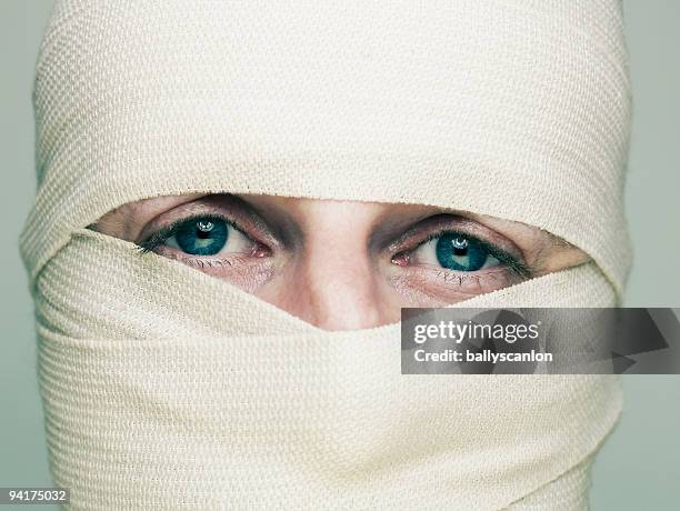 man with bandaged face. - head injury foto e immagini stock