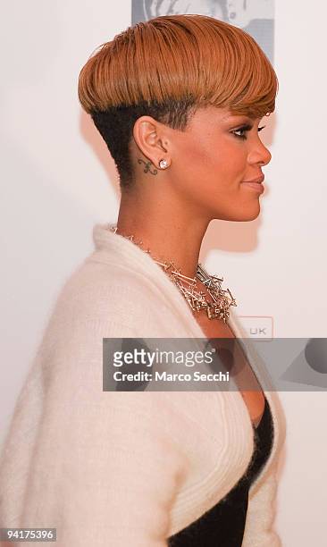 2,135 Rihanna Short Hairstyles Photos and Premium High Res Pictures - Getty  Images