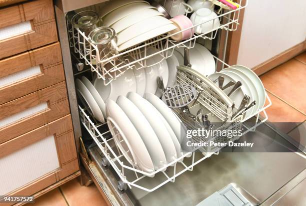 dishwasher in kitchen with clean dishes - dishwasher stockfoto's en -beelden