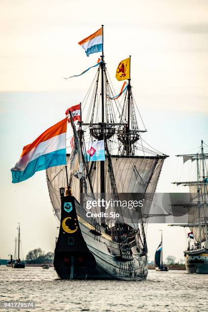 old voc sailing ship halve maen at the river ijssel during the 2018 sail kampen event - ijssel stock pictures, royalty-free photos & images