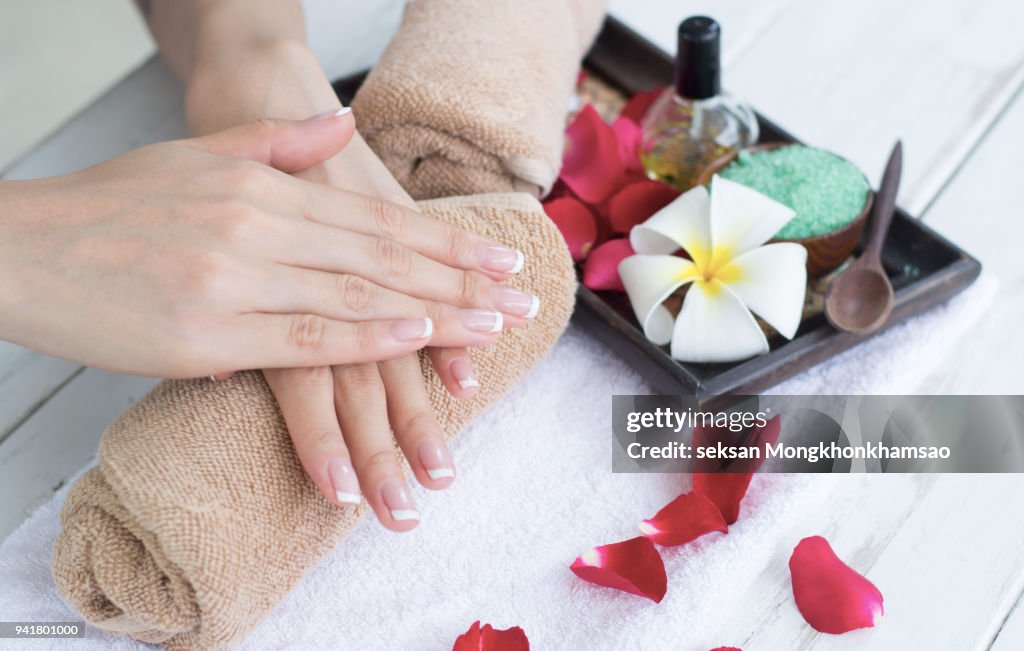 Hand Spa Examples Female Hands In Spa Salon Foto de stock - Getty Images