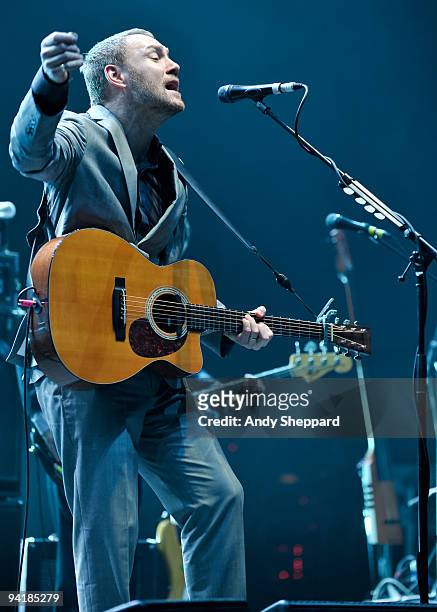 David Gray performs at the Hammersmith Apollo on December 9, 2009 in London, England.