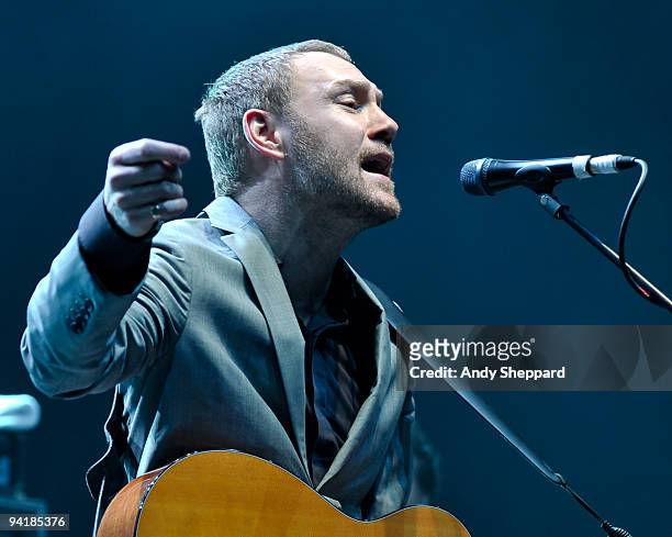David Gray performs at the Hammersmith Apollo on December 9, 2009 in London, England.