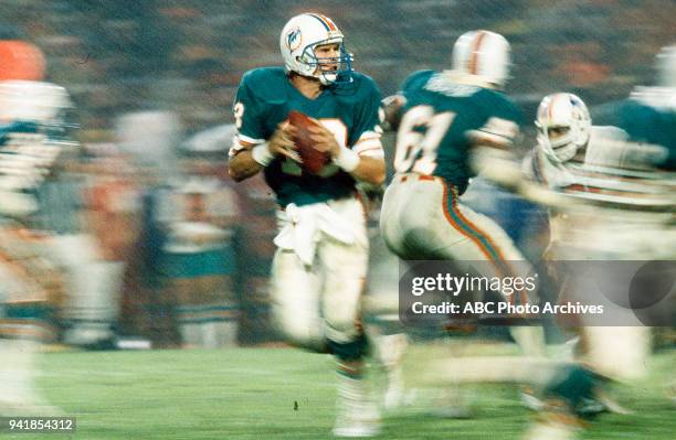 Dan Marino, New England Patriots vs Miami Dolphins gameplay.