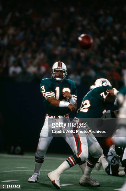 Dan Marino, New York Jets vs Miami Dolphins gameplay.
