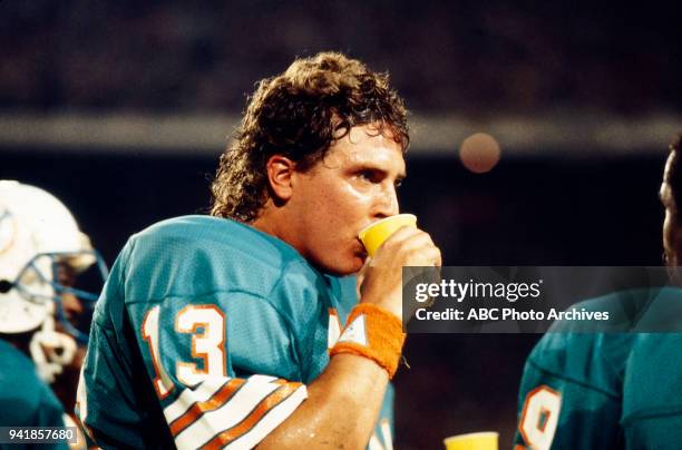 Dan Marino, Miami Dolphins vs Chicago Bears gameplay.