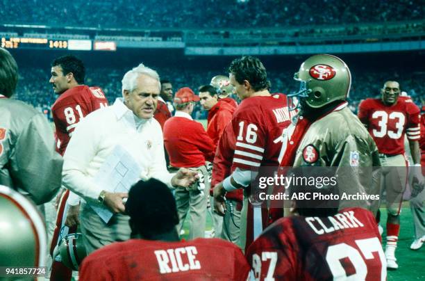 Bill Walsh, San Francisco 49ers vs Washington Redskins gameplay.