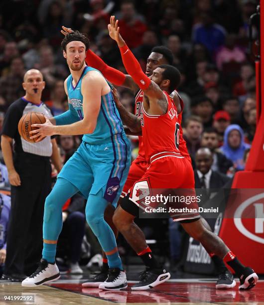 Frank Kaminsky of the Charlotte Hornets looks to pass under pressure from Sean Kilpatrick and Bobby Portis of the Chicago Bulls at the United Center...