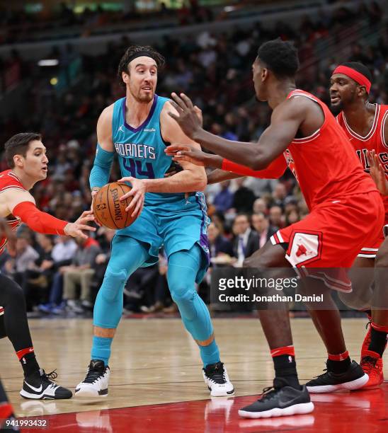 Frank Kaminsky of the Charlotte Hornets tries to move between Ryan Arcidiacono, Bobby Portis and Noah Vonleh of the Chicago Bulls at the United...