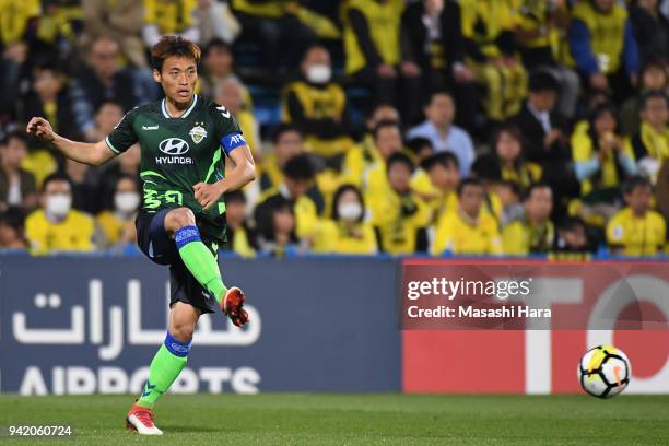 Shin Hyung-min of Jeonbuk Hyundai Motors in action during the AFC Champions League Group E match between Kashiwa Reysol and Jeonbuk Hyundai Motors at...