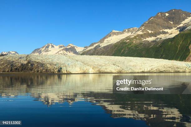 harriman fjord and chugach mountains in chugach national forest, prince william sound, alaska, usa - foresta nazionale di chugach foto e immagini stock