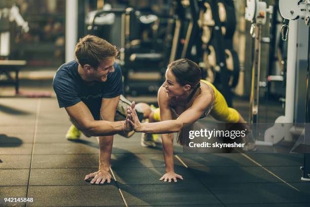 fotos e imágenes de Pareja Gimnasio - Getty Images fotos e imágenes de Pareja Gimnasio - Getty Images
