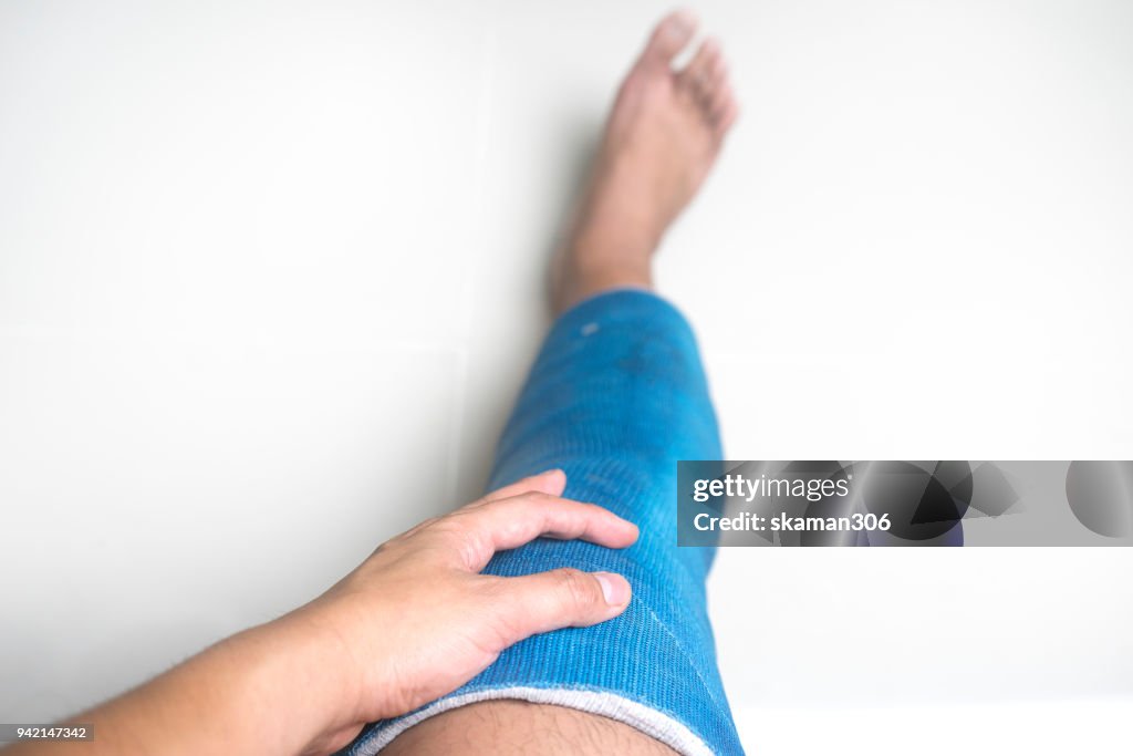 Splinter Injury Leg Sport Man Injury Leg With Splint High-Res Stock Photo - Getty Images