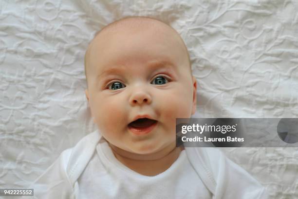 happy smiling baby - innocence fotografías e imágenes de stock
